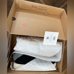 Brand New in Box- BNIB Women’s Size 9 UGG Dinale Graphic Knit Black